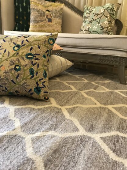 Bahai Grey Rug 5x8’ - Image 3
